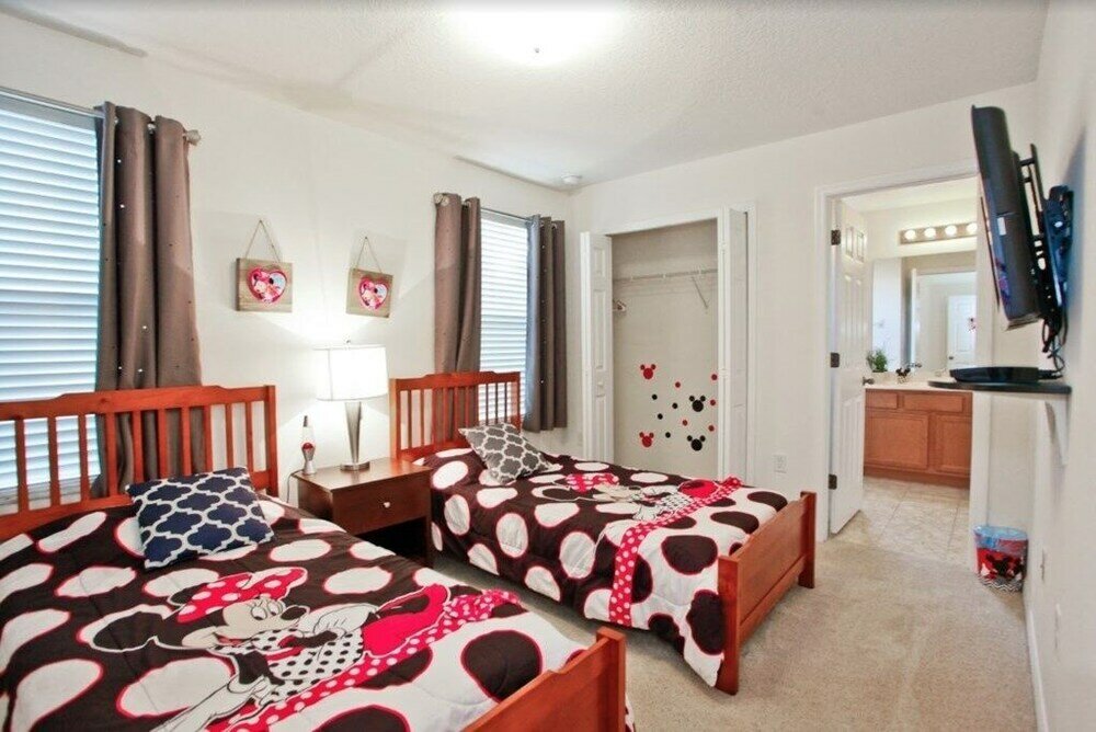 Фото 241 Las Fuentes Drive 6 Bedroom Home