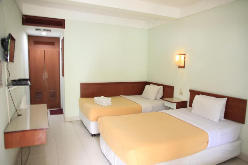 Фото Pandu Lakeside Hotel Parapat - Toba Lake