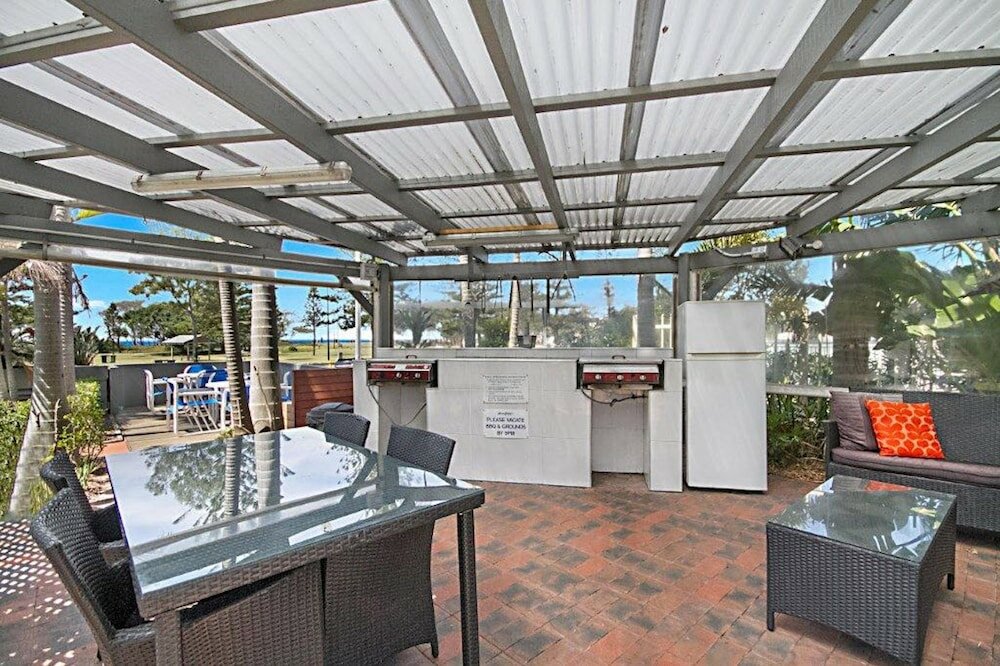 Фото Sandpiper Apartments