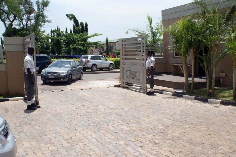 Фото Marvel Hotel Suites