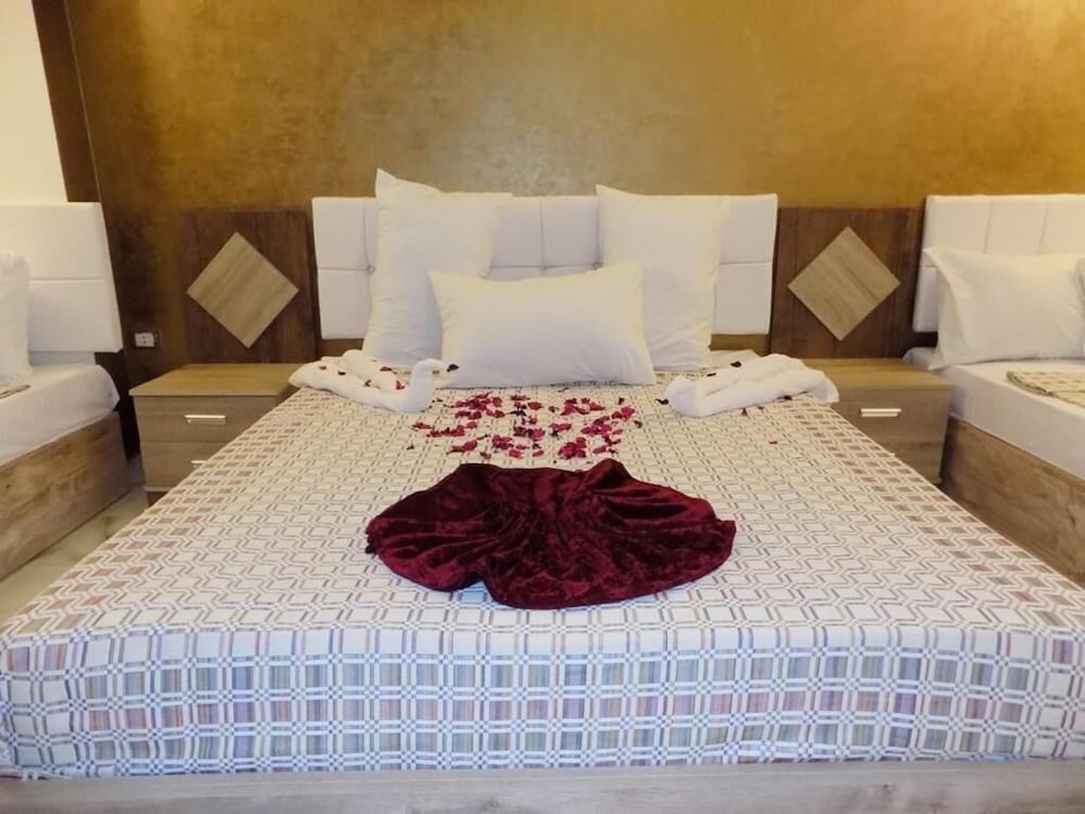 Фото New City Hotel