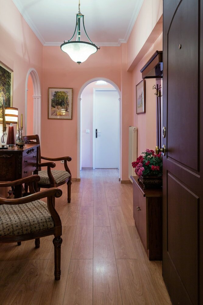 Фото Sidewalk Apartment