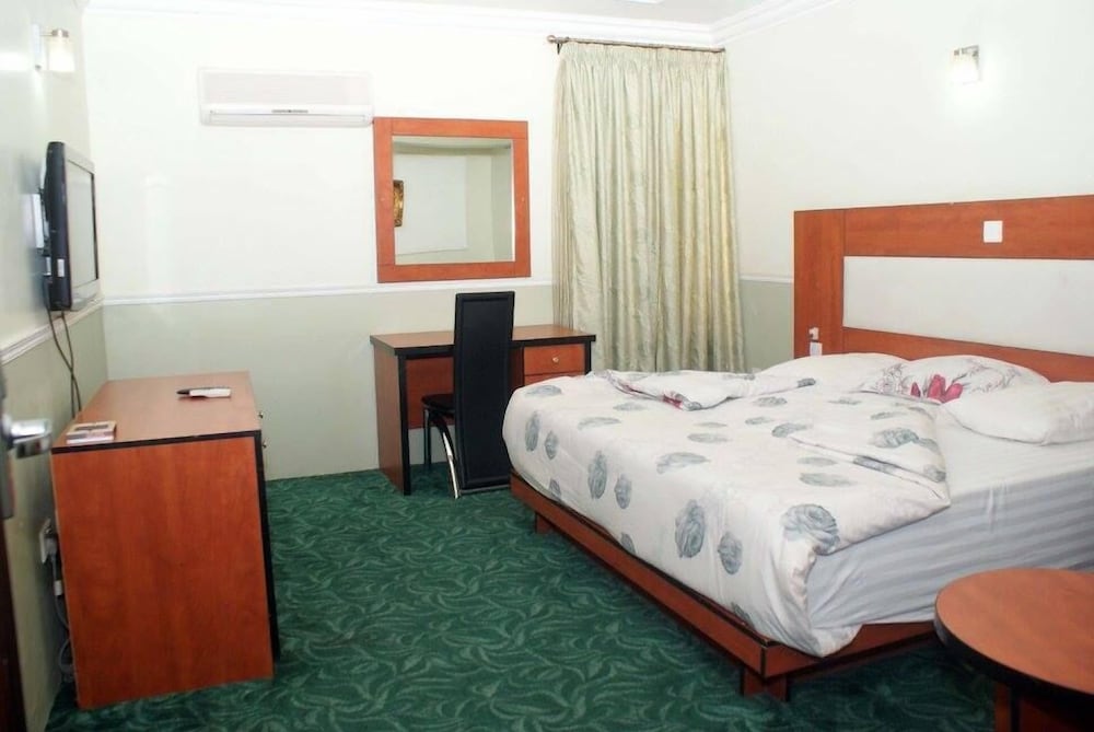 Фото Marvel Hotel Suites