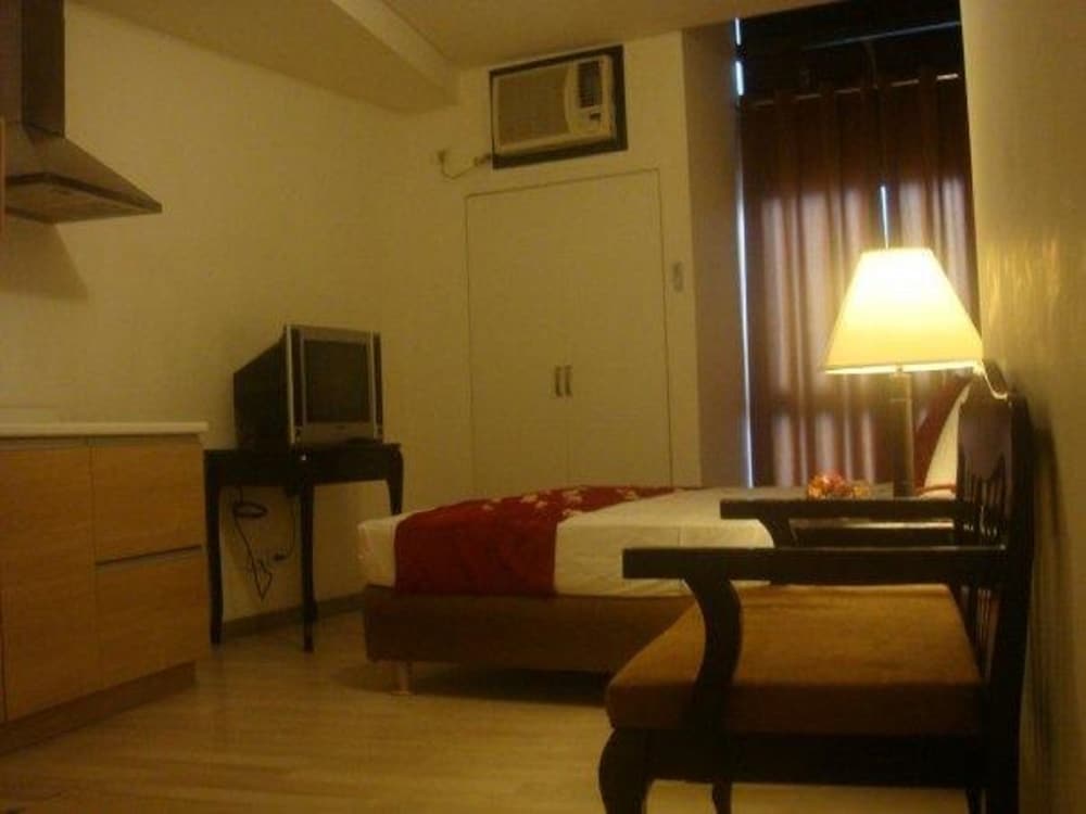 Фото RedDoorz Plus @ Poblacion Makati