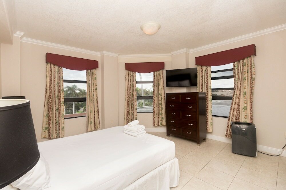 Фото 457 City View Hollywood Beach Resort