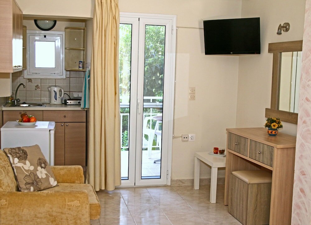 Фото Santa Barbara Lakis Apartments