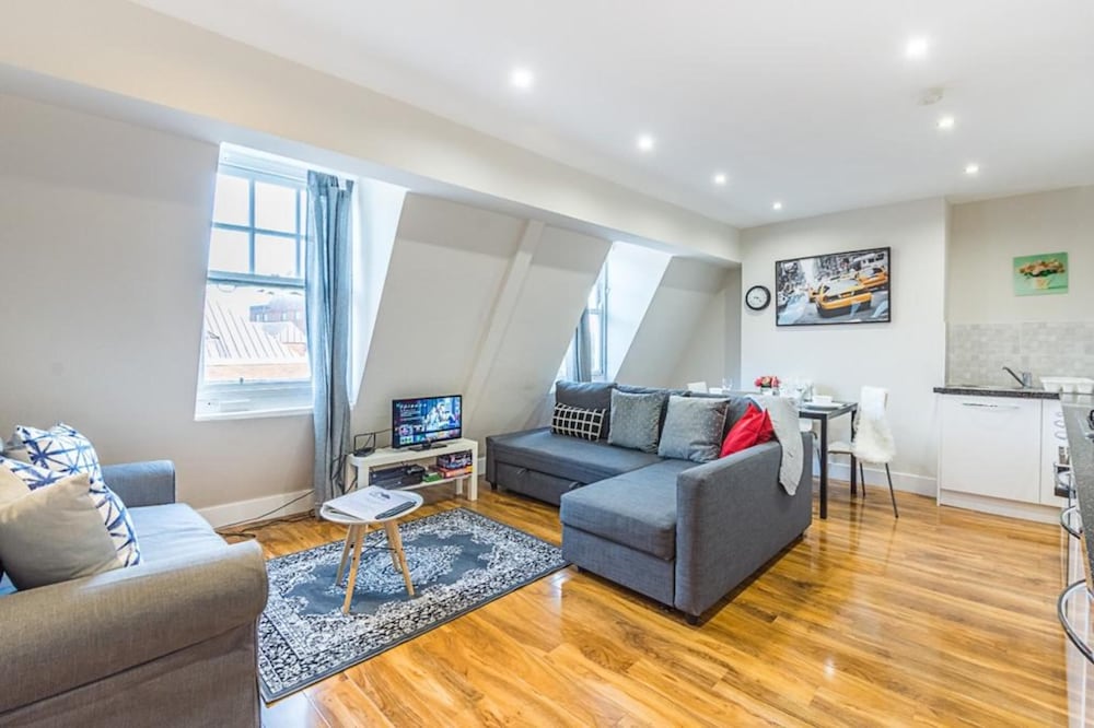 Фото Luxurious Modern One Bedroom Apartment