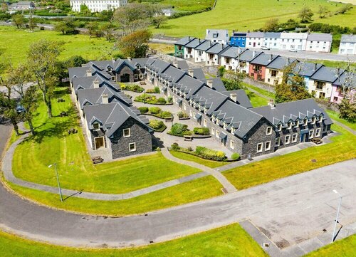 Апартаменты Dingle Courtyard Cottages 2 Bed Sleeps 4 в Дингле