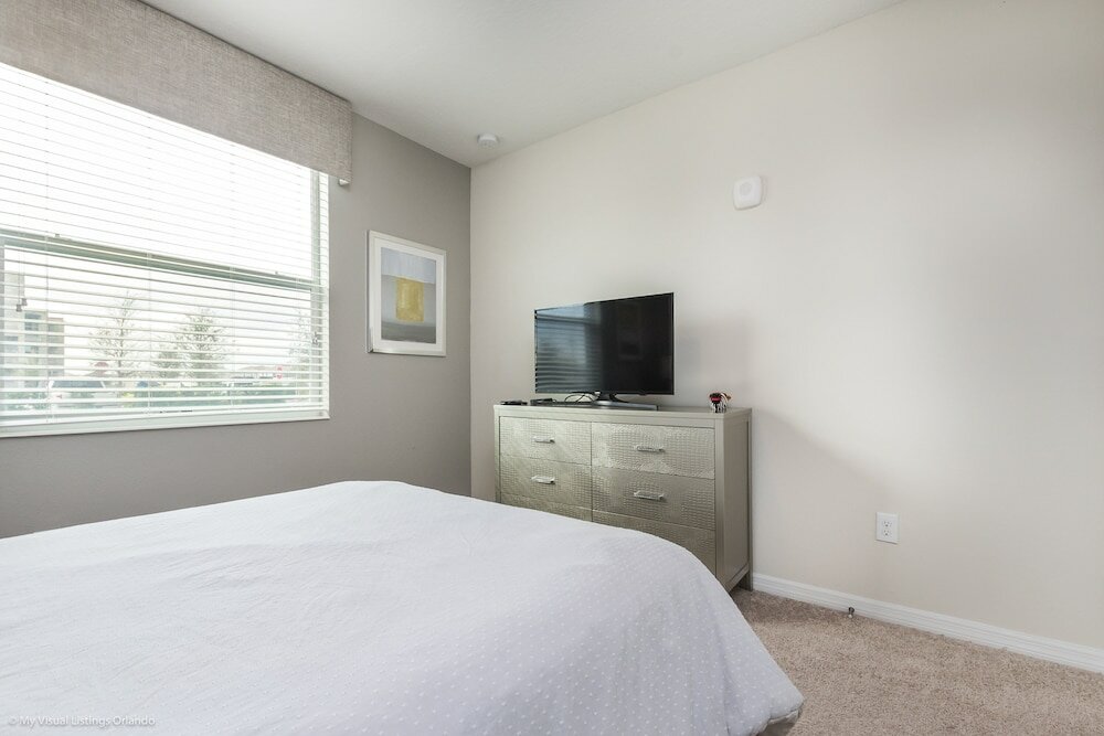 Фото Beautiful 3 Bdrm 2 Bath Condo