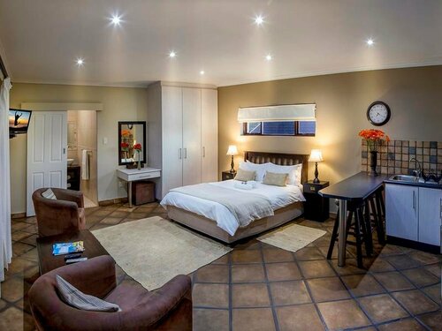 Гостиница Peaceful Guest Room With Double bed and Kitchen, Near Port Elizabeth в Порт-Элизабет