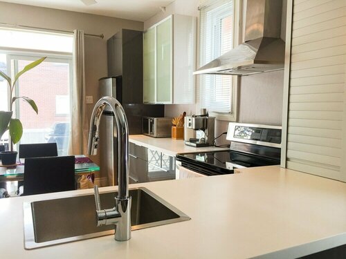 Гостиница Exquisite and Modern Loft в Монреале
