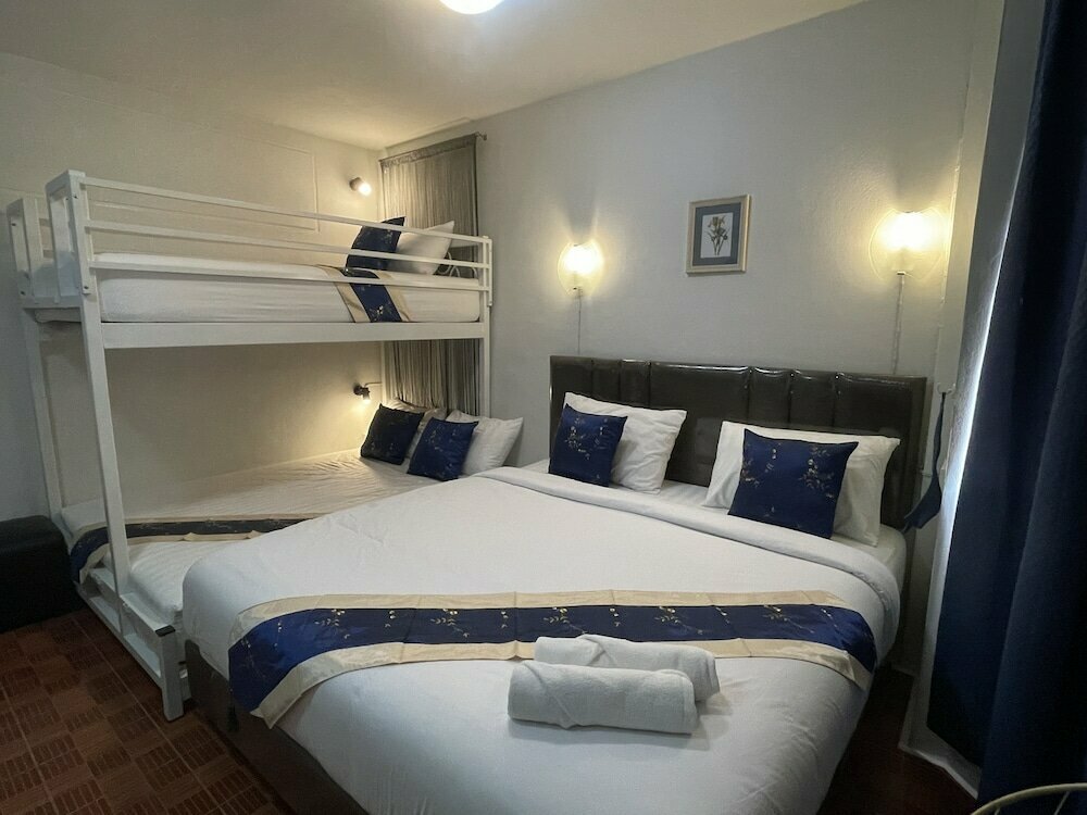 Hotel Acozyposhtel	, Bangkok, photo