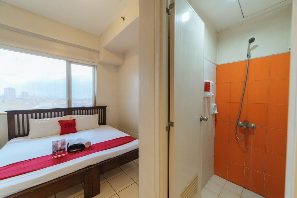 Фото RedDoorz Plus @ E Rodriguez Corner Banawe