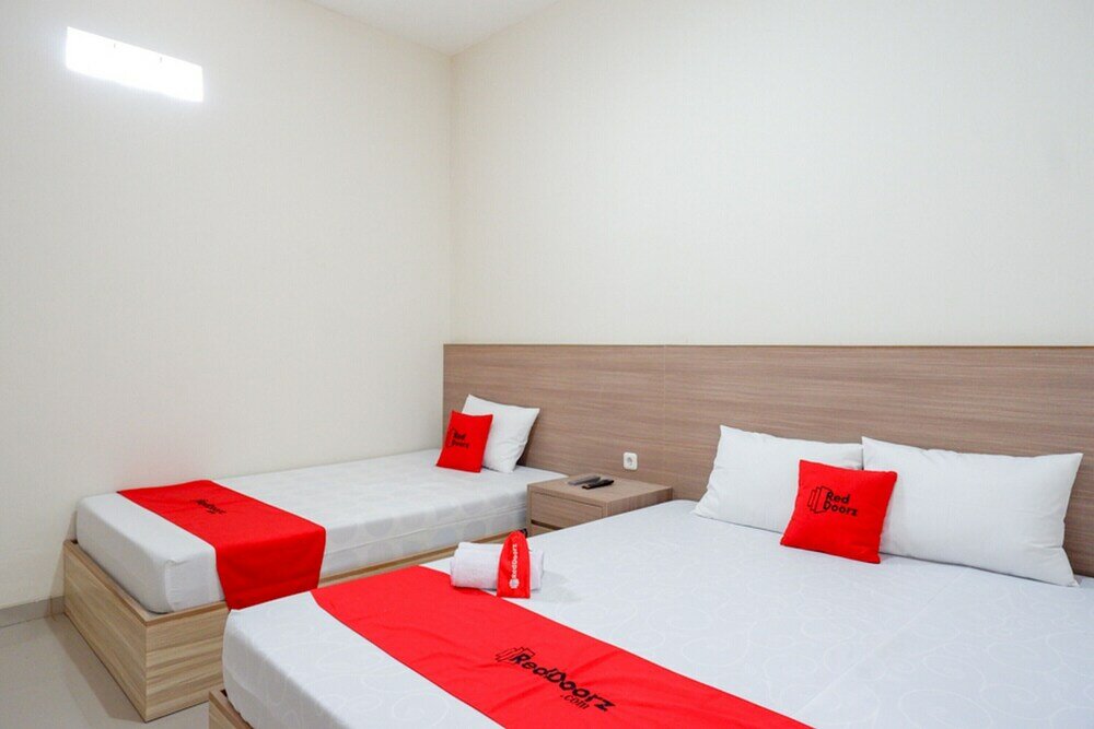 Фото RedDoorz near Pacific Mall Tegal 2