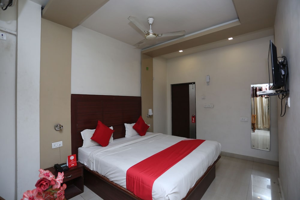 Фото Oyo 23733 Surya Continental