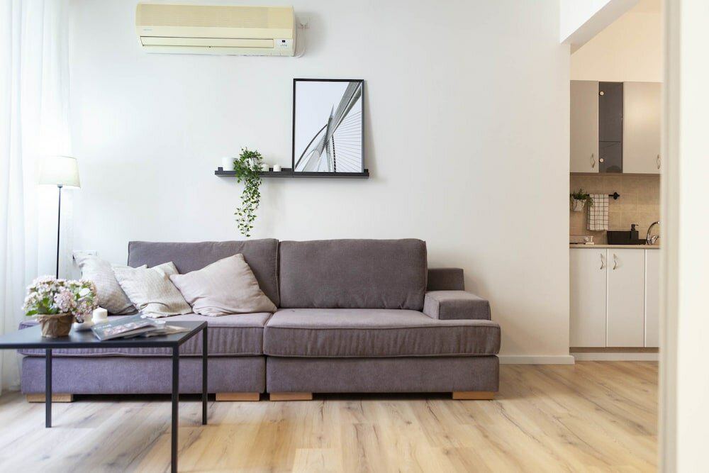 Фото Pastoral at the heart of Rothchild Blv