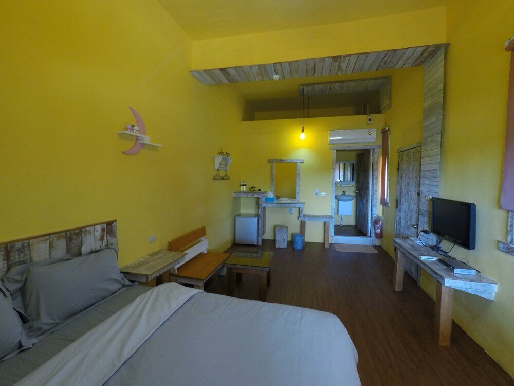 Фото Edge of Doggie Moon