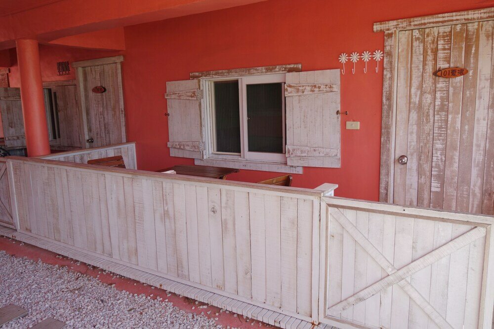 Фото Edge of Doggie Moon