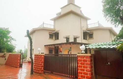 Mahinder Inn by Sapphire Stays