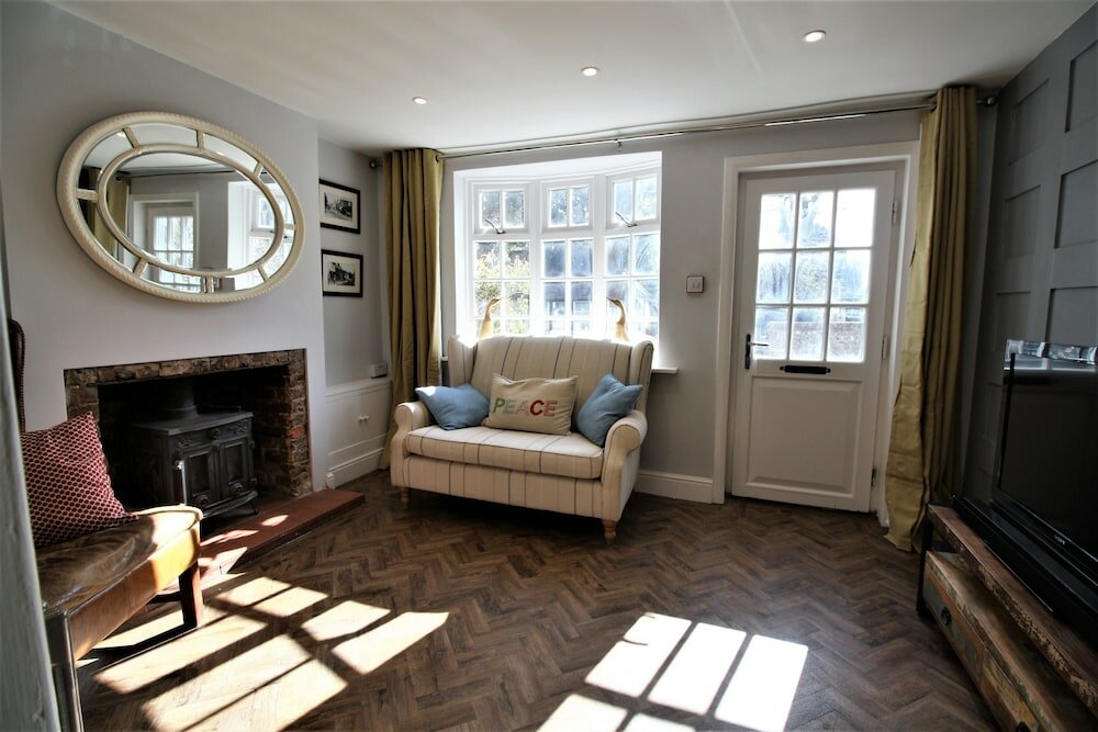 Фото Hurst Cottage