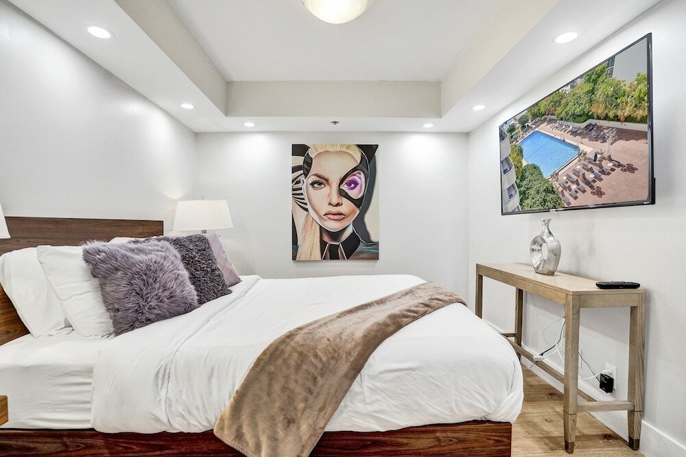 Фото 3 Bedroom Condo With Stunning Balcony View