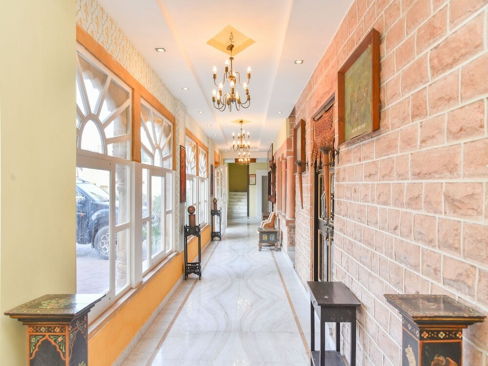 Фото Capital O 35409 Hotel Megh Niwas