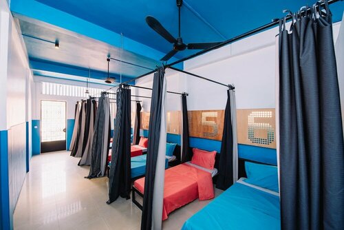 Гостиница The Place Hostel & Rooftop Bar в Баттамбанге