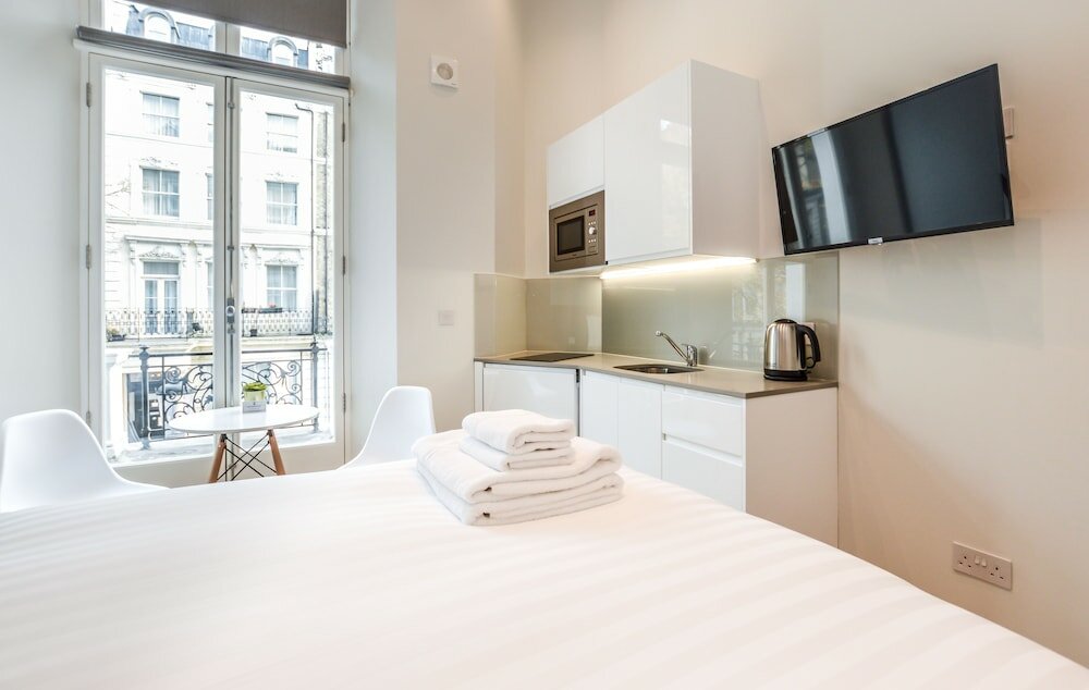 Фото Cromwell Serviced Apartment