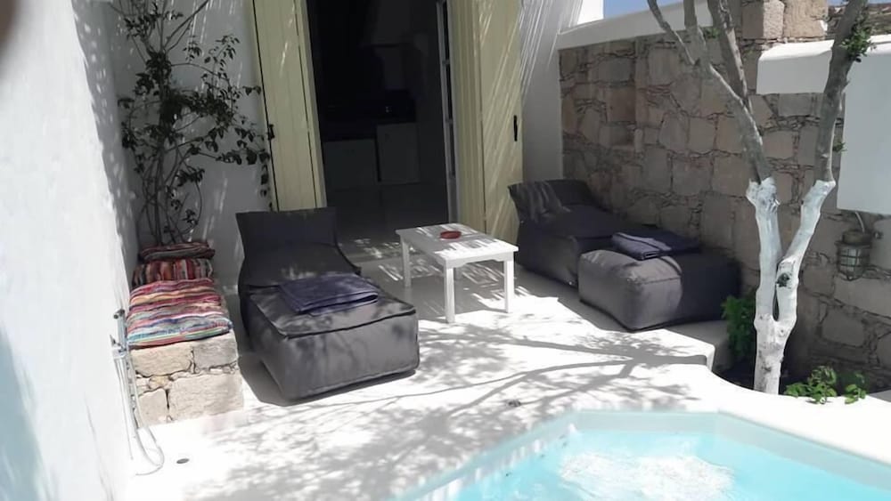 Фото Thalassitra Private Pool Suites & SPA