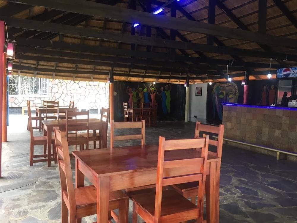 Фото Hooters Lodge