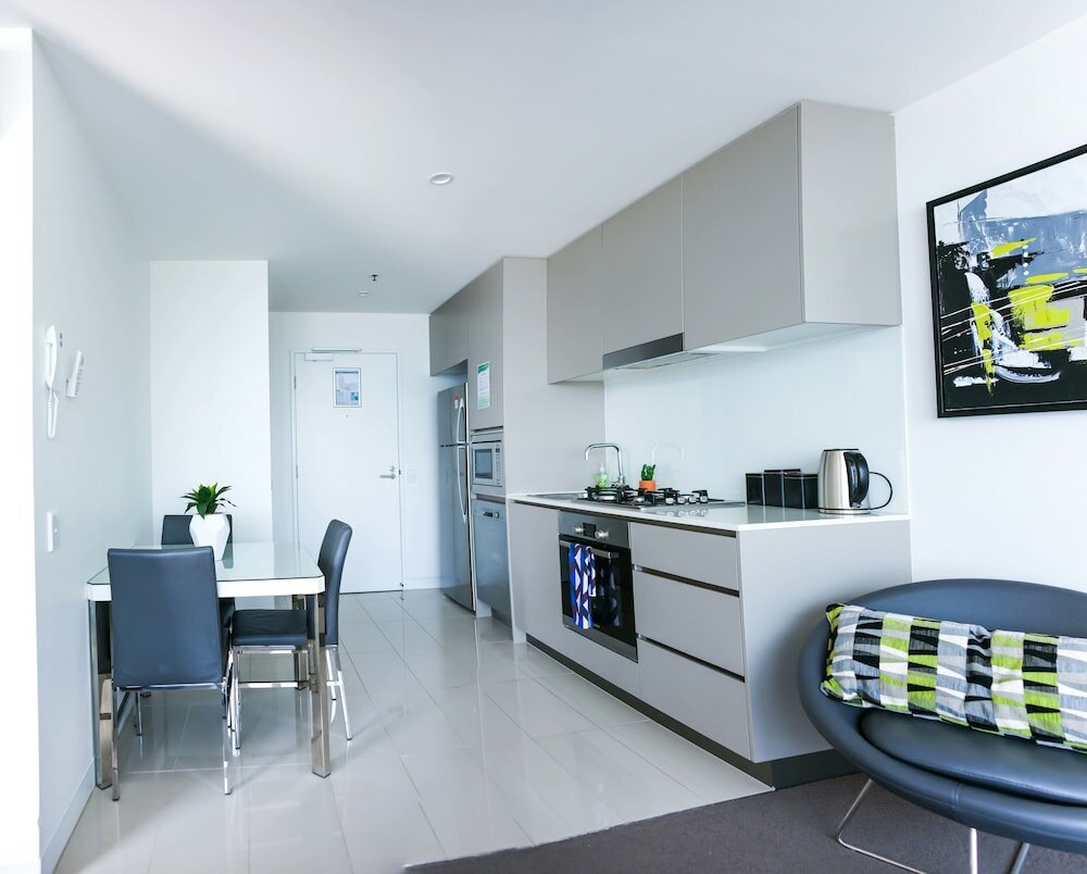 Фото Serain Residences On Surfers Private Apartments