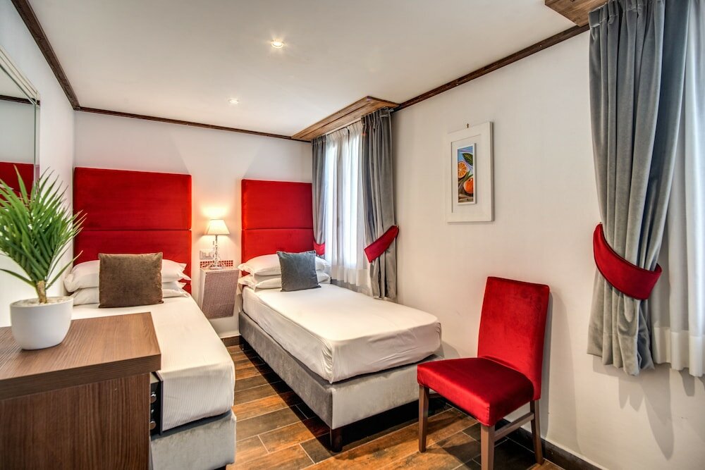 Фото Piazza di Spagna Comfort Rooms