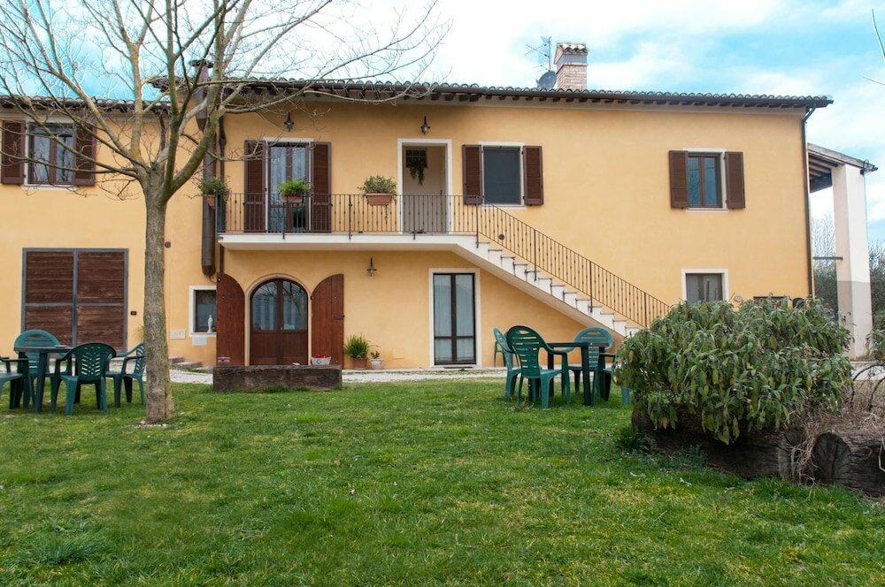 Фото Agriturismo Lustrinu