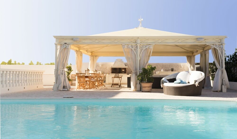 Фото White House Luxury Hospitality