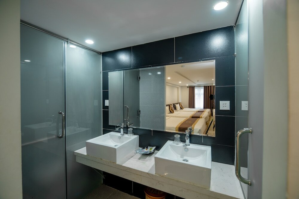 Фото La Lune Hotel