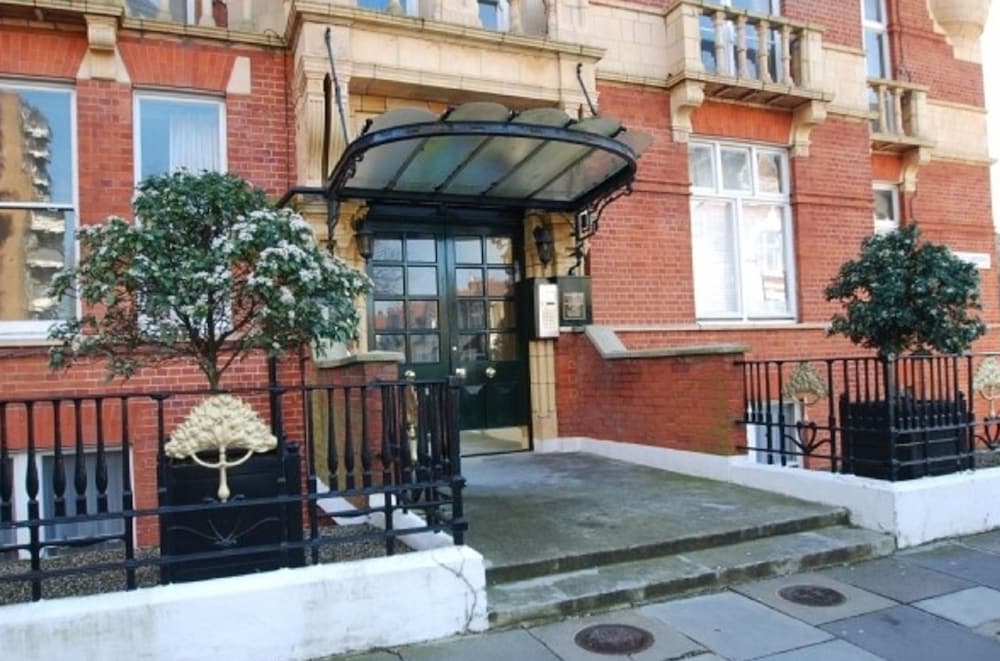 Фото отеля 2