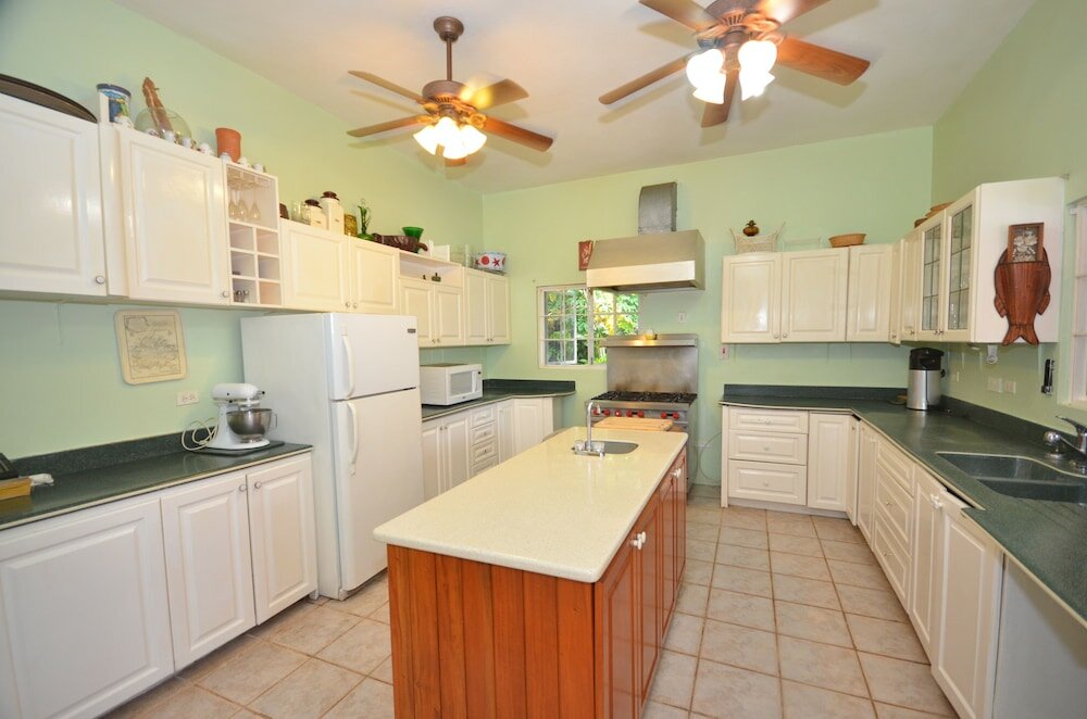 Фото Summerhill, 8br by Jamaican Treasures