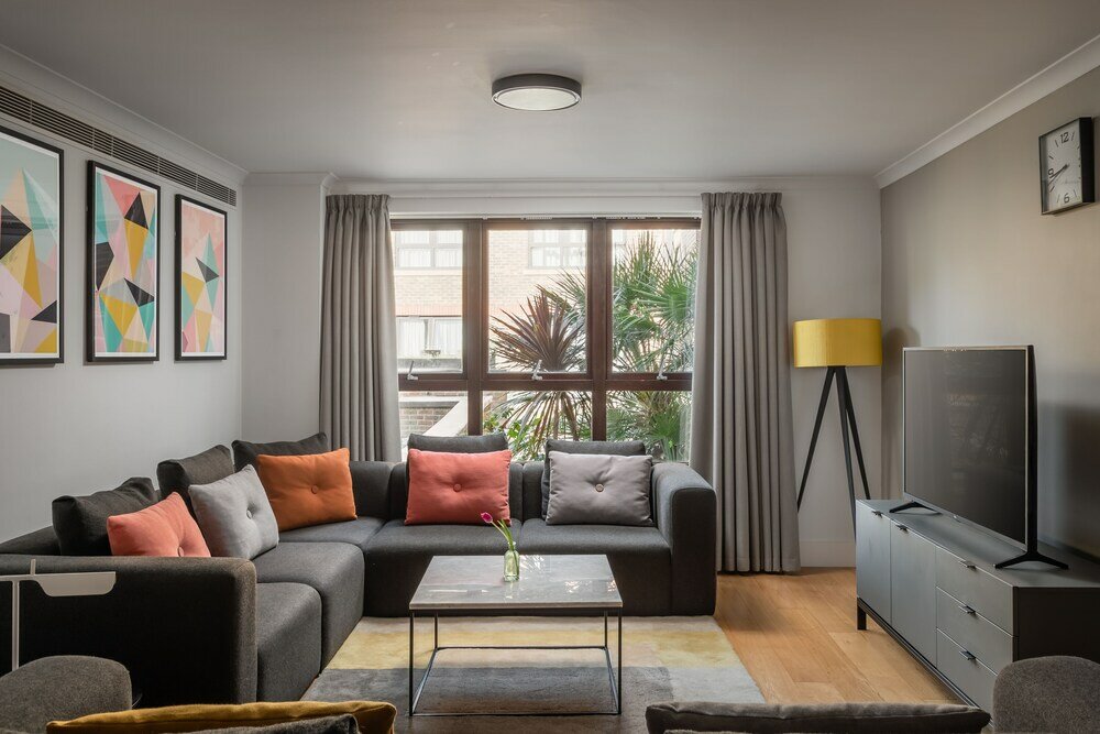 Фото Monarch House Serviced Apartments