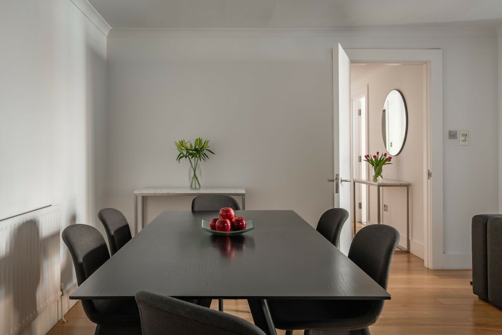 Фото Monarch House Serviced Apartments