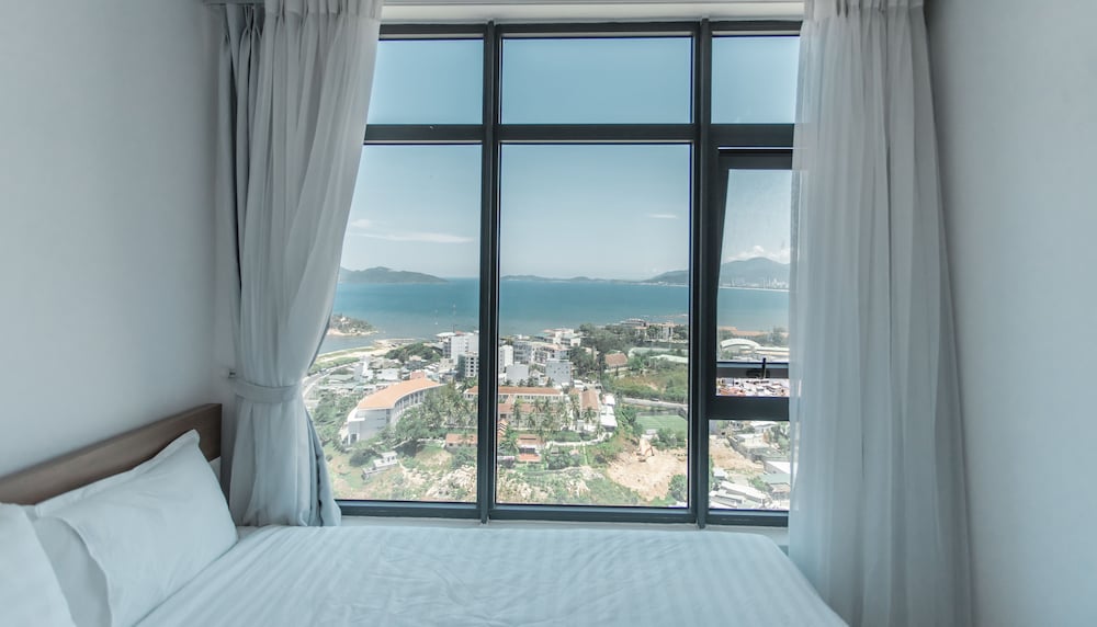 Фото Beach Front Oceanous Apartment