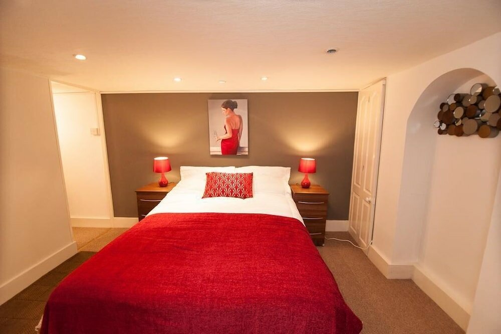 Фото Courthouse Apartments