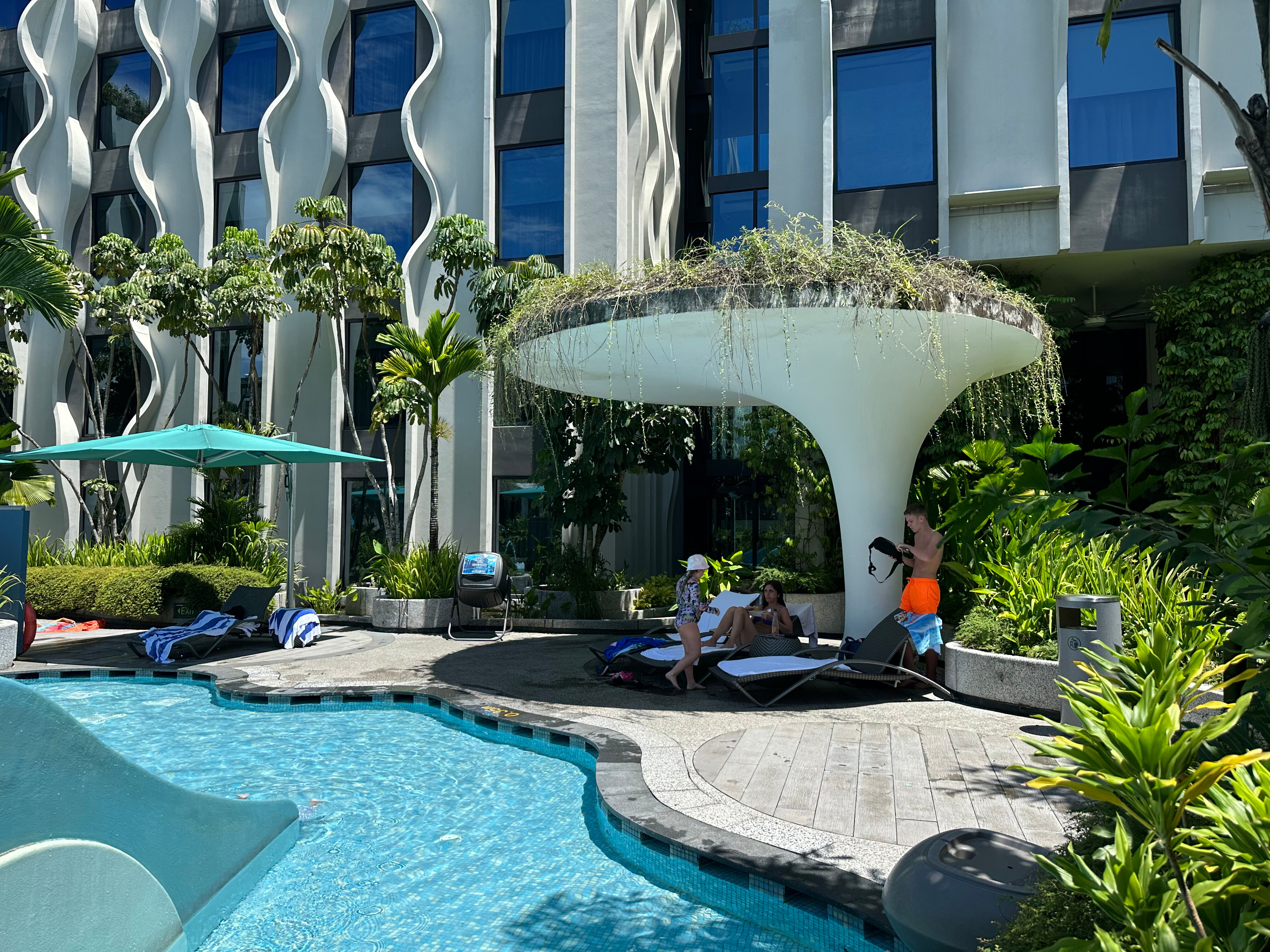 Фото Village Hotel Sentosa by Far East Hospitality