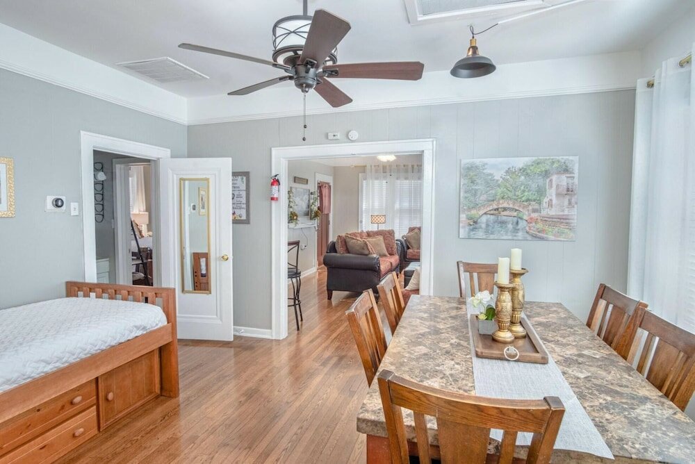 Фото Stunning 3 Br Home Near Dt Alamodome - Riverwalk