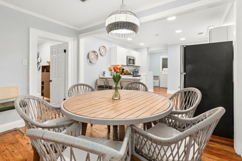 Фото Ebb and Flow Apartment House