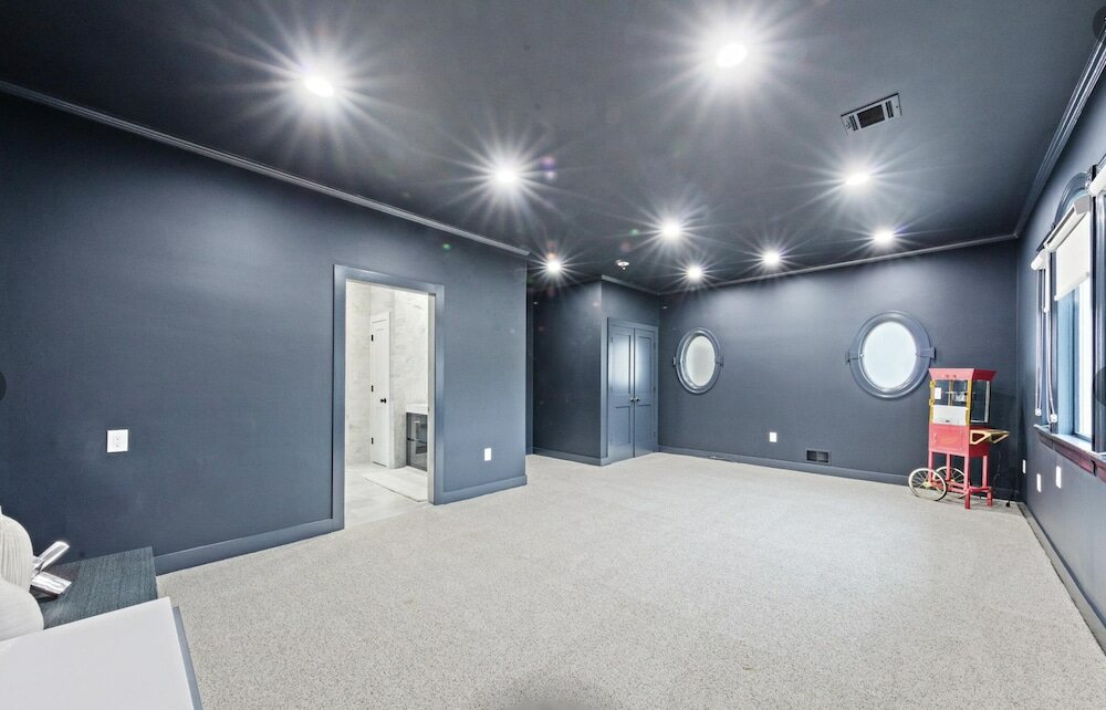 Фото Monmouth Beach 4br Villa on the Water