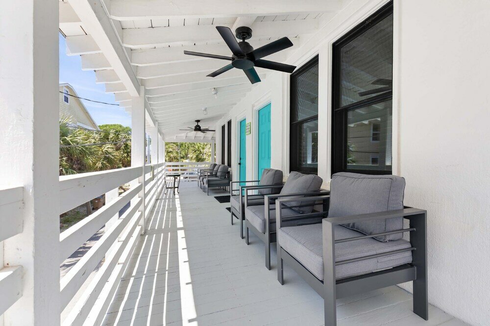 Фото Ebb and Flow Apartment House