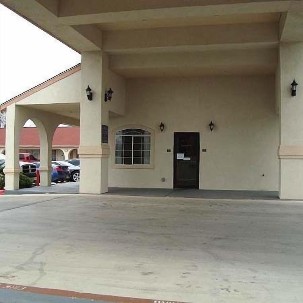 Фото Winnquest Inn Near Ft. Sam Houston