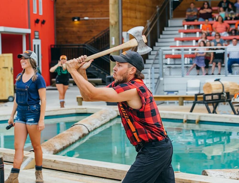 Фото Majestic Manor - Five Bedroom Cabin