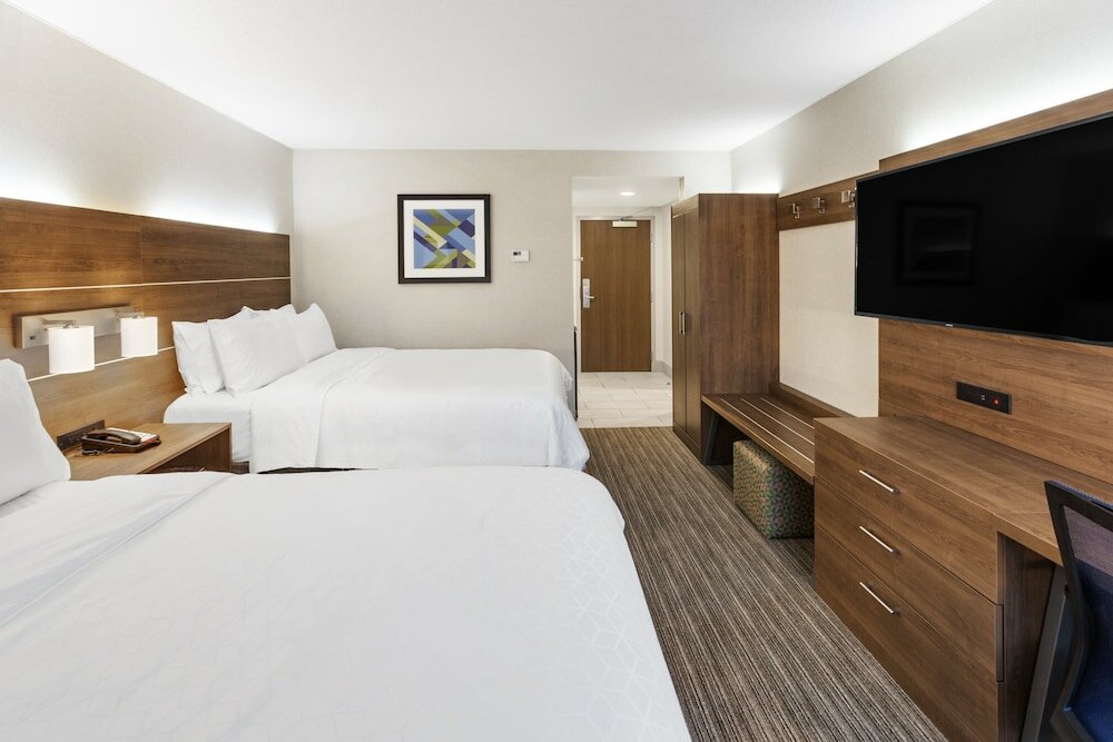 Фото Holiday Inn Express Hotel & Suites Tilton - Lakes Region, an Ihg Hotel