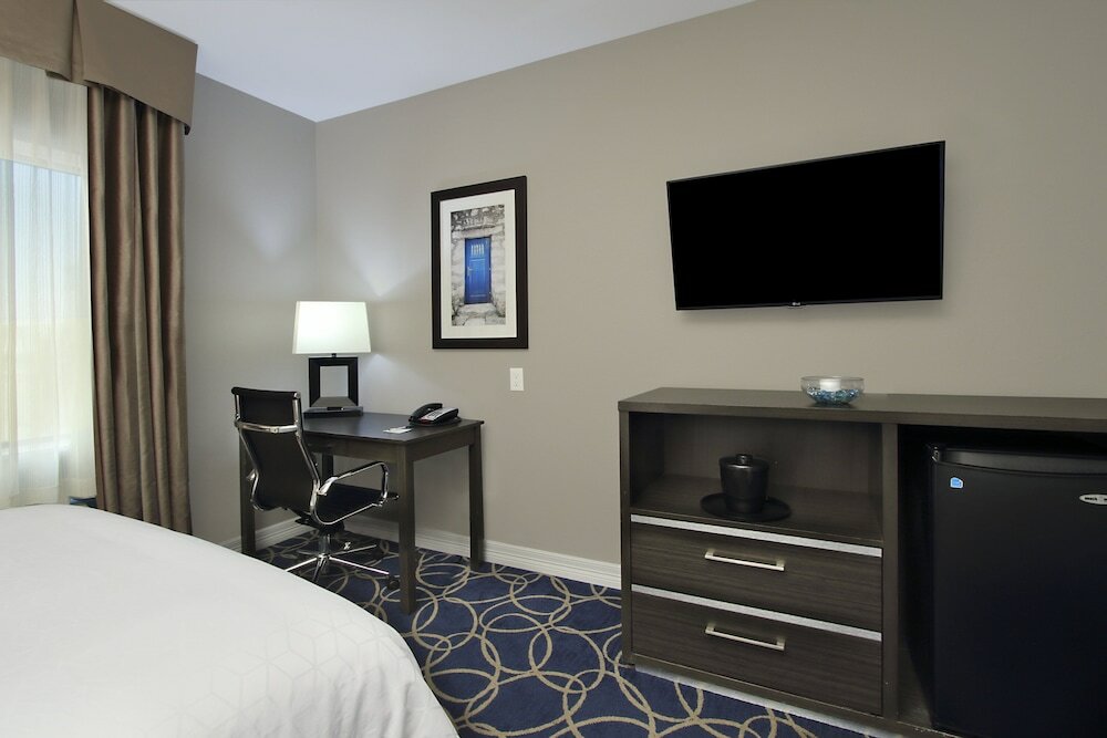 Фото Holiday Inn Express & Suites Houston North - Iah Area, an Ihg Hotel